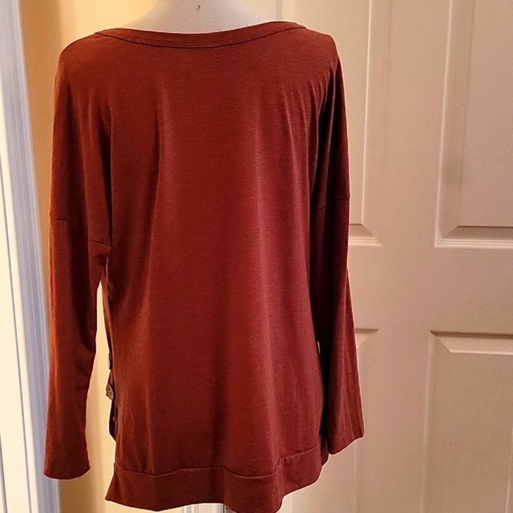TOP SIZE LARGE - Picture 2 of 4